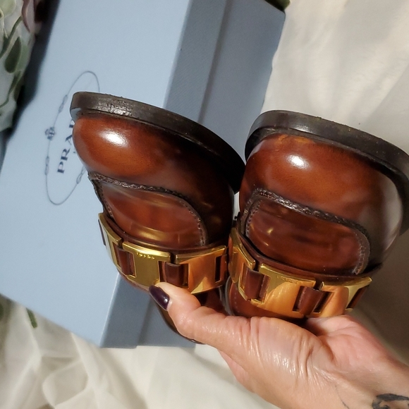 Prada loafer.  Used like new condition. - Picture 7 of 12